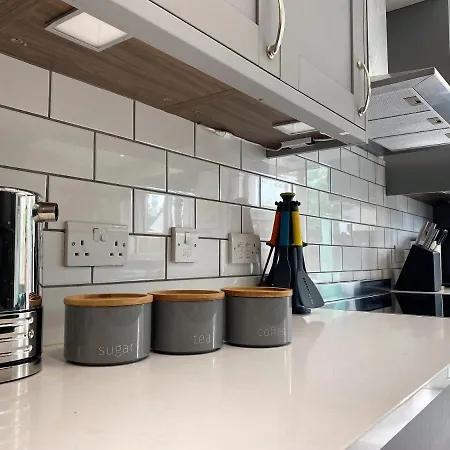 Будинок відпочинку Superb Townhouse Near Vibrant Gloucester Road Бристоль