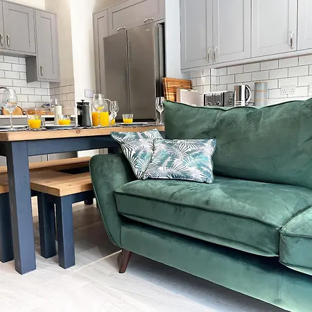 Superb Townhouse Near Vibrant Gloucester Road Nyaraló