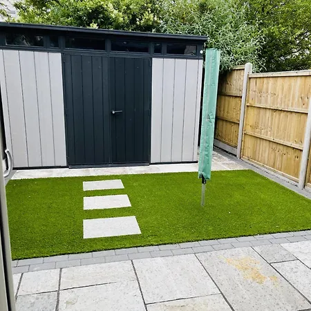 Superb Townhouse Near Vibrant Gloucester Road