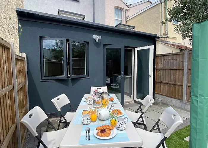 Superb Townhouse Near Vibrant Gloucester Road *