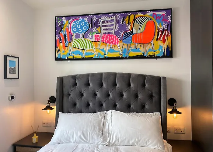 Superb Townhouse Near Vibrant Gloucester Road