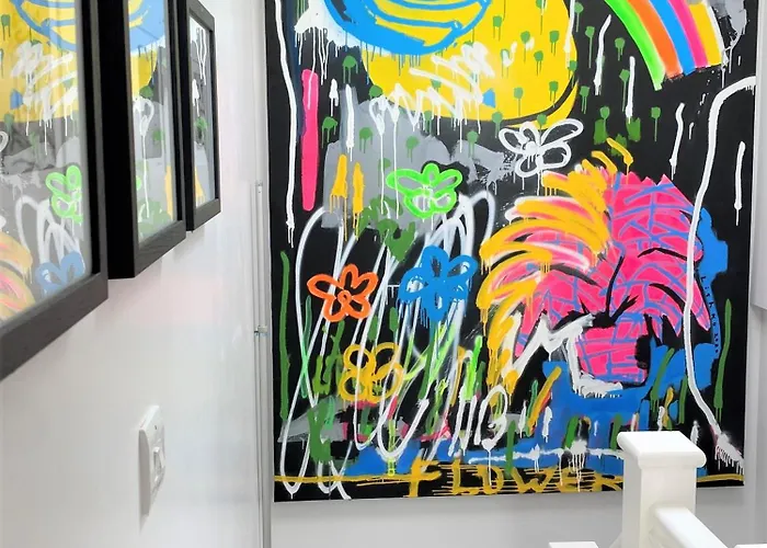 Superb Townhouse Near Vibrant Gloucester Road *