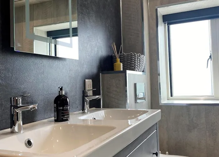 Superb Townhouse Near Vibrant Gloucester Road Nyaraló