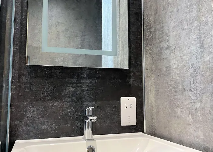 Superb Townhouse Near Vibrant Gloucester Road *