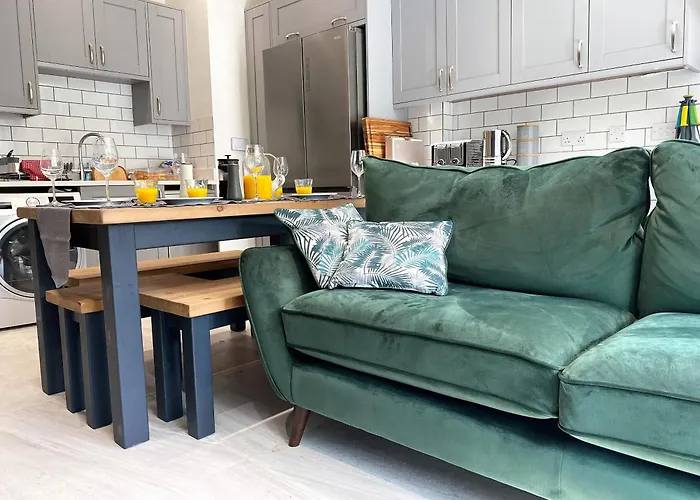 Superb Townhouse Near Vibrant Gloucester Road Nyaraló