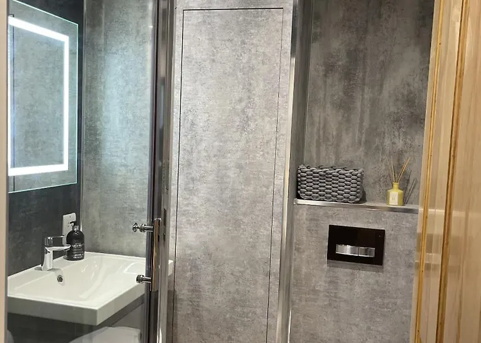 Superb Townhouse Near Vibrant Gloucester Road Bristol