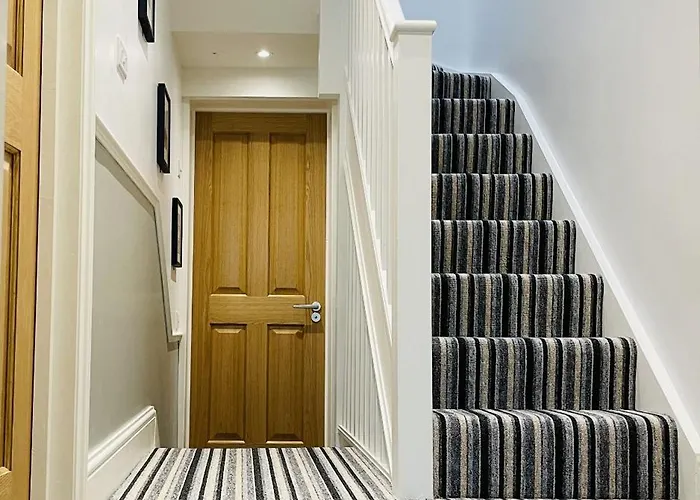 Superb Townhouse Near Vibrant Gloucester Road Nyaraló Bristol