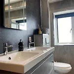 Superb Townhouse Near Vibrant Gloucester Road Сasa de vacaciones