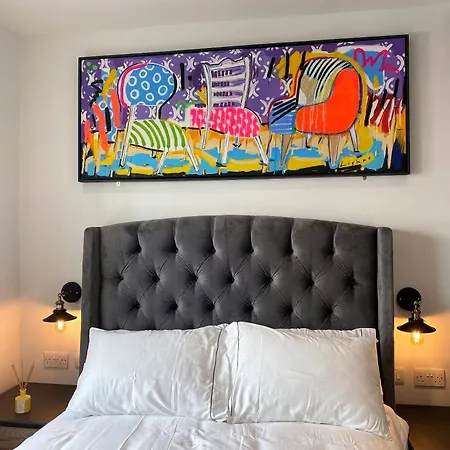 Superb Townhouse Near Vibrant Gloucester Road