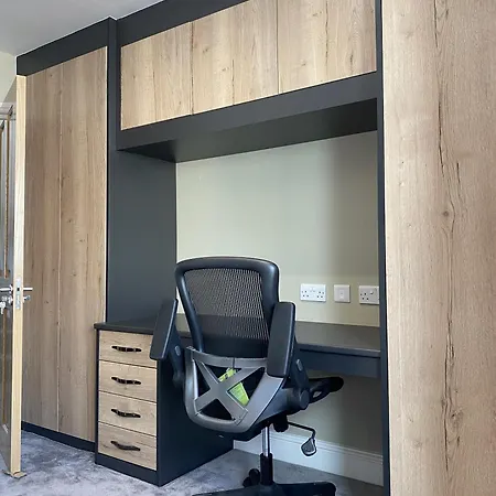 Superb Townhouse Near Vibrant Gloucester Road ブリストル