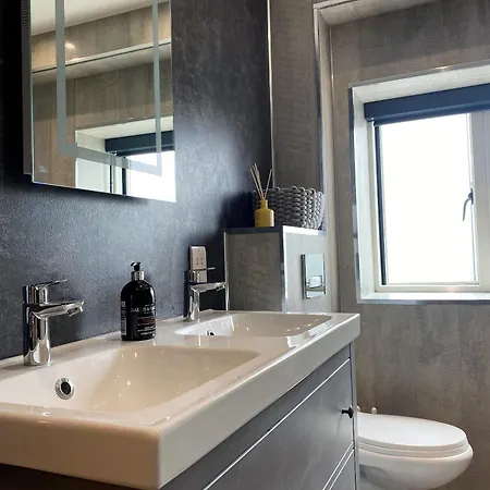 Superb Townhouse Near Vibrant Gloucester Road Semesterbostad