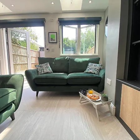 Superb Townhouse Near Vibrant Gloucester Road * ブリストル