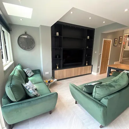 Superb Townhouse Near Vibrant Gloucester Road *