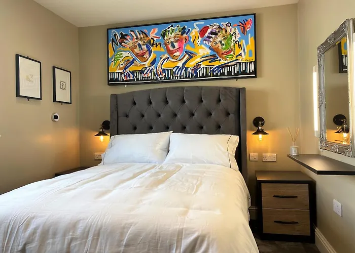 Tatil Evi Superb Townhouse Near Vibrant Gloucester Road