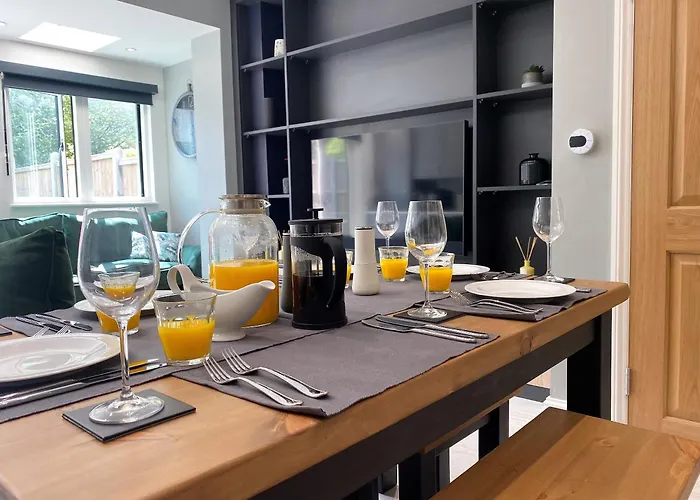 Superb Townhouse Near Vibrant Gloucester Road *